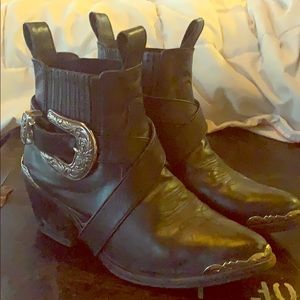 Western tow cap wrap buckle booties